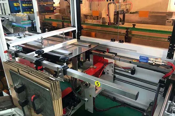 Semi-Automatic Case Erector (5)